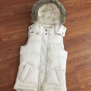 Uniqlo Cream Colored Puff Vest with Fur lining